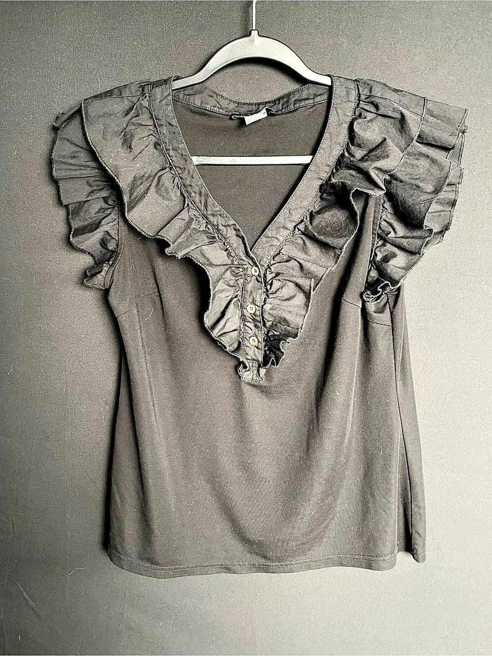 GRACIA Ruffle Sleeve Blouse in Black Size Medium